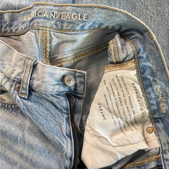 American Eagle Outfitters Women’s Blue Distressed Mom Jeans Size 2 X-Long - Picture 11 of 12